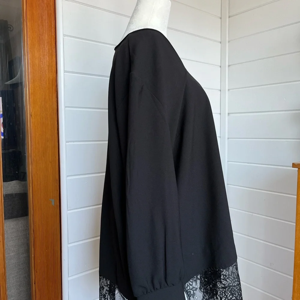 🆕 Zoe & Phoebe Black Long-sleeved blouse w/ lace detailing at top & bottom, NWT - Picture 4 of 12